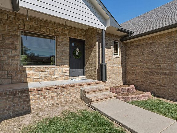 2nd image of 2503 N Springdale Cir