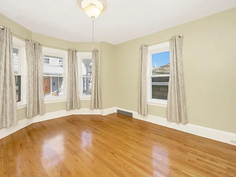 16 Oak Grove Ter — Photo 5