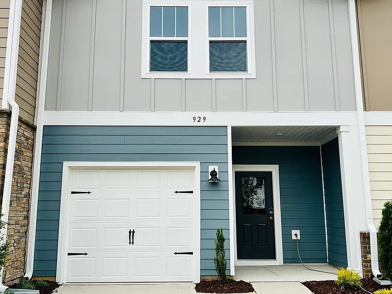 929 Field Ivy Dr — Photo 1