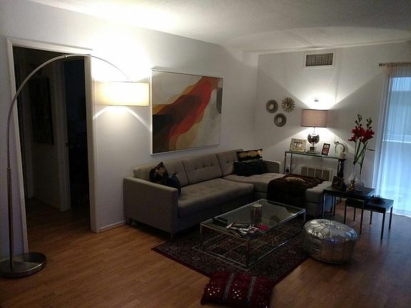 4th image of 330 S Mentor Ave Unit 105