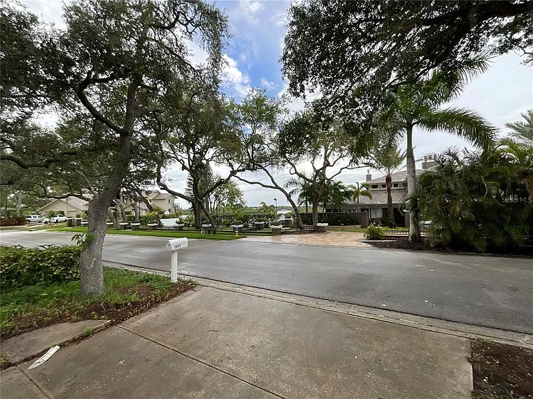 1307 Belcher Dr — Photo 25