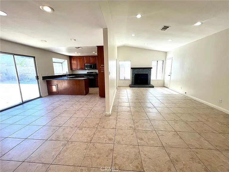 15670 Malaga Dr — Photo 2