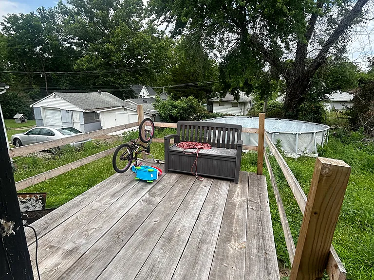943 Elias Ave — Photo 6