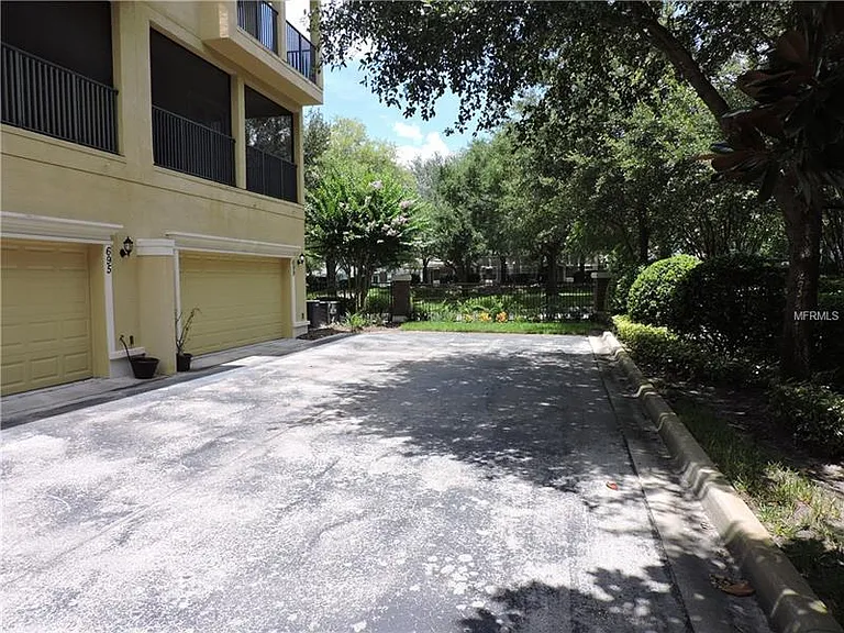 Peaceful / No Traffic Rear Entry / Play Area