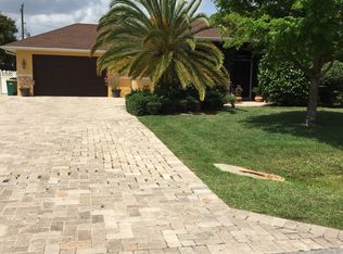 71 Madison Dr, Naples, FL 34110
