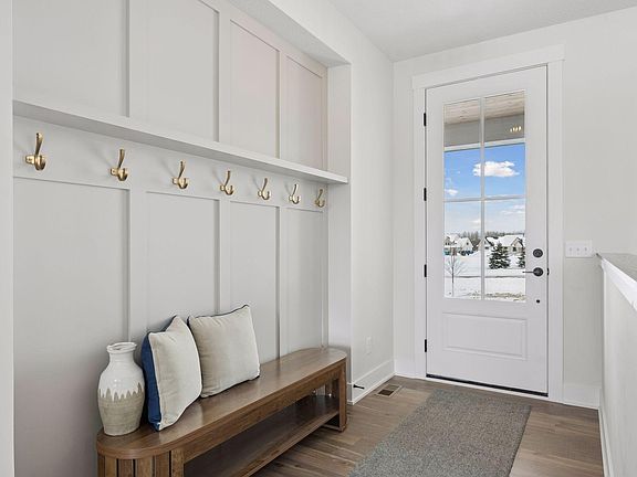 3rd image of 491 Meadow Ridge Trl