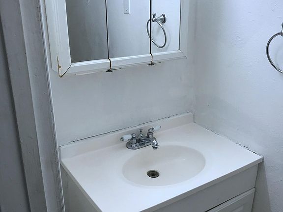 5th image of 4008 Dolomite St