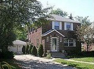 2536 Chelsea St, Trenton, MI 48183
