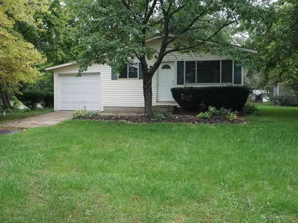 801 Farnsworth Rd, White Lake, MI 48386