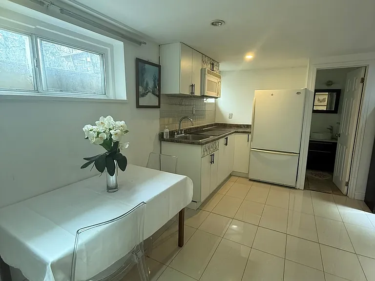 430 Balkan Rd #BASEMENT — Photo 2