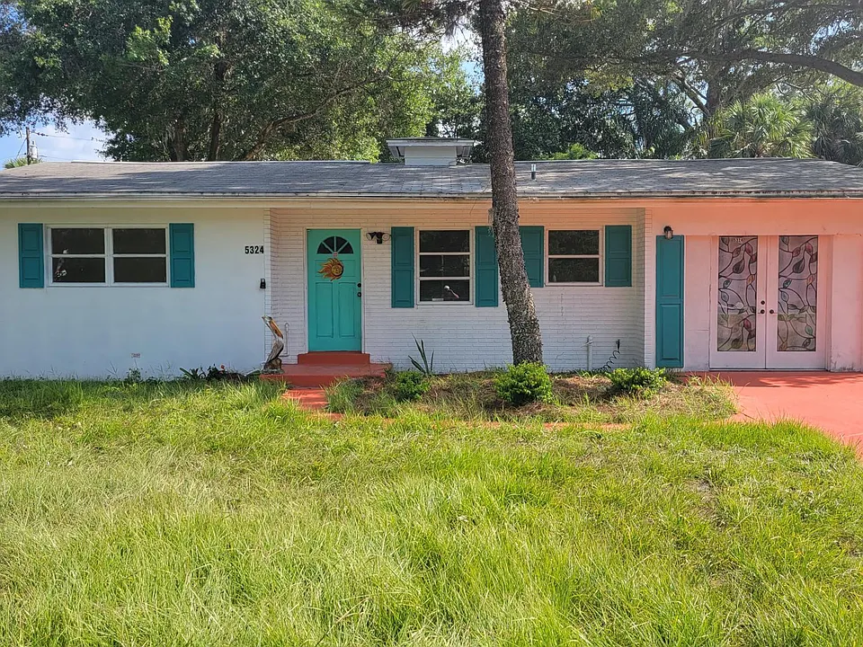 5324 Luna Vista Dr