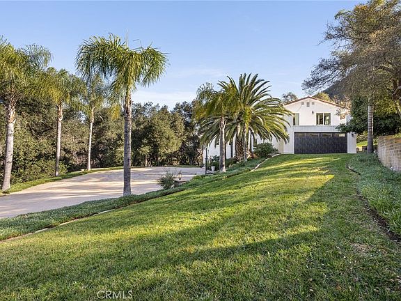 2nd image of 48980 De Luz Rd