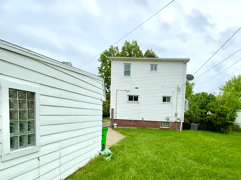 20101 S Lake Shore Blvd — Photo 12