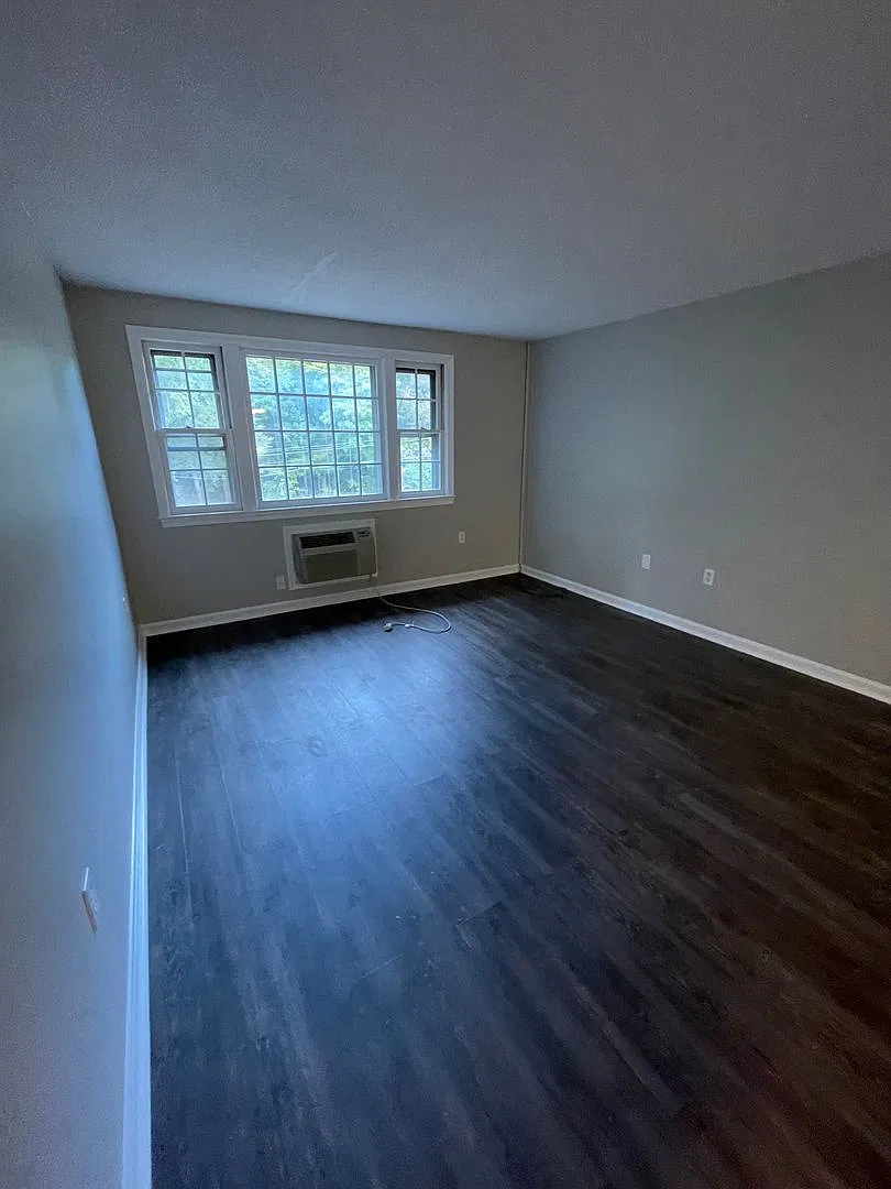 614 Cabot Street / 1 & 2 Trafalgar Drive — Photo 2