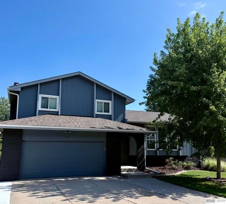 1517 Peterson Dr, Omaha, NE 68130