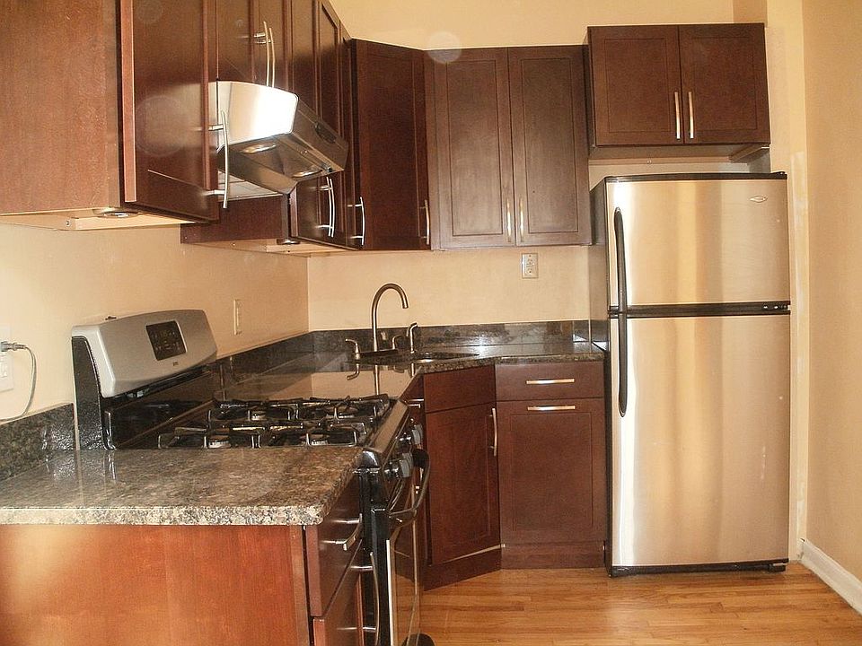 Apt 1 Kitchen