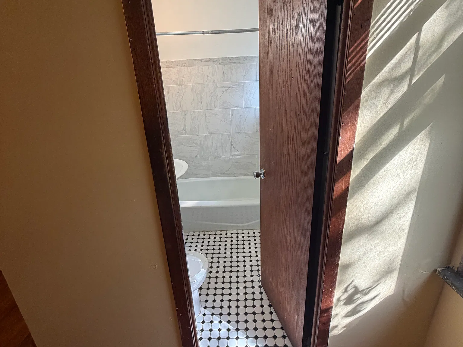 1269 Payne Ave — Photo 4