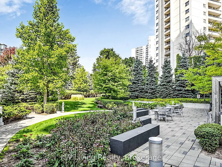 18 Graydon Hall Dr #312 — Photo 19