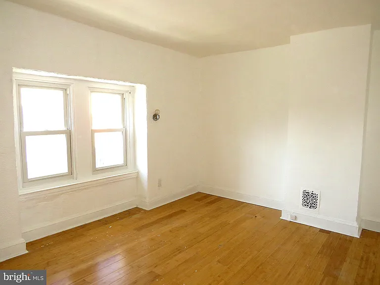 356 E Walnut Ln #3 — Photo 12