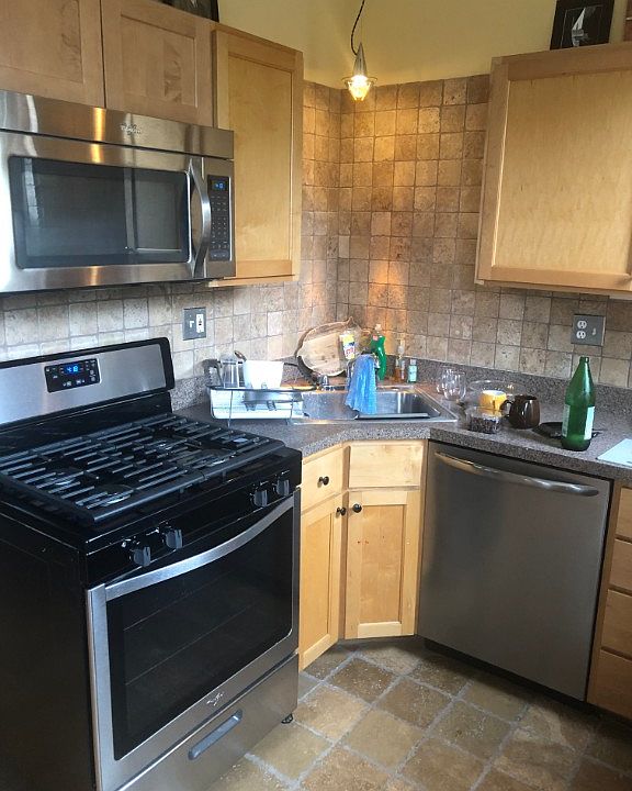 1st image of 7404 N Greenview Ave #2S