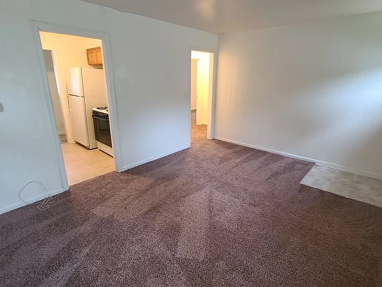 1617 Bradley Ave — Photo 2
