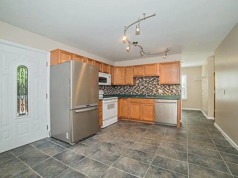 2532 Riverside Dr — Photo 10