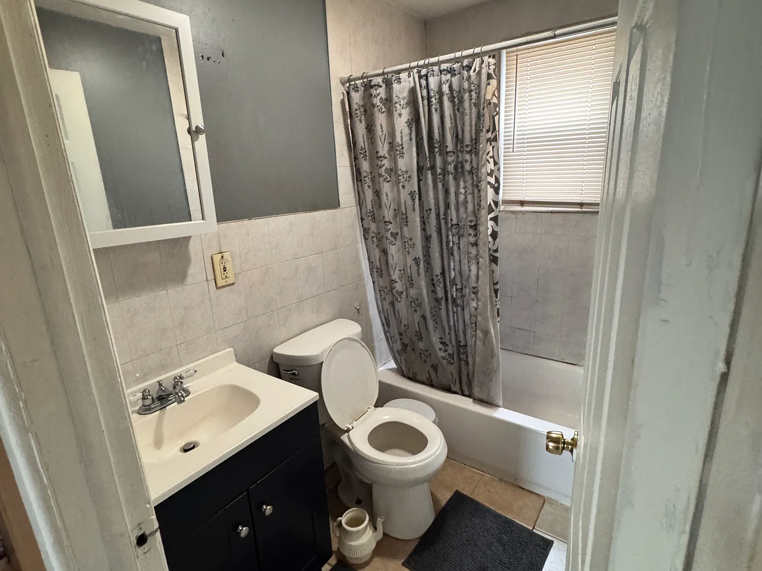 3 bed, $1,700 — Photo 2