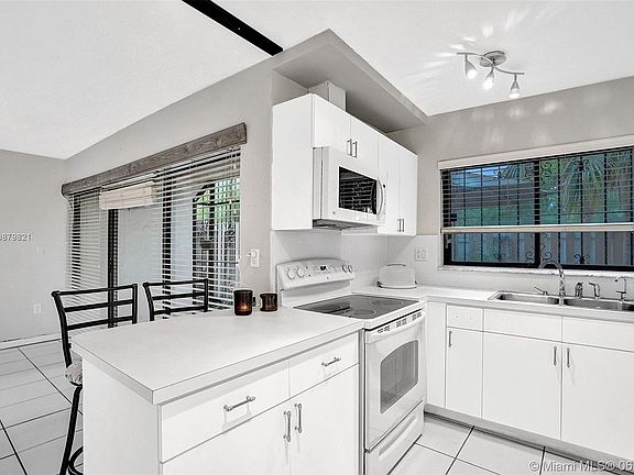 3rd image of 6530 Kendale Lakes Dr APT 1309