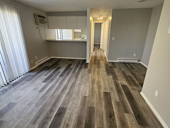 3rd image of 124 Fox Hill Ln