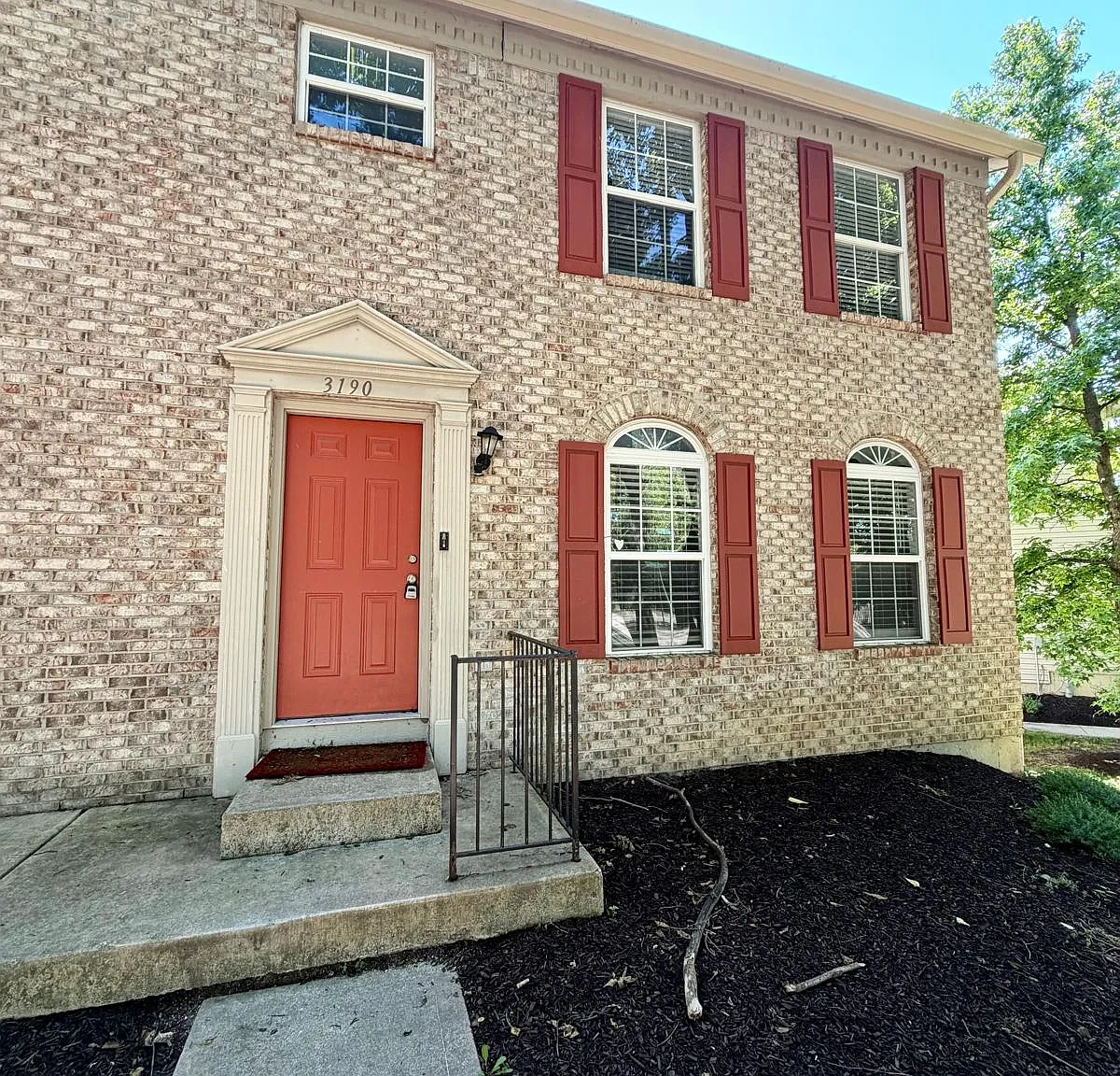 3 bed, 2520 sqft, $1,950 — Photo 1