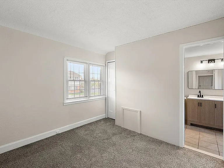 35711 Alfred St — Photo 15