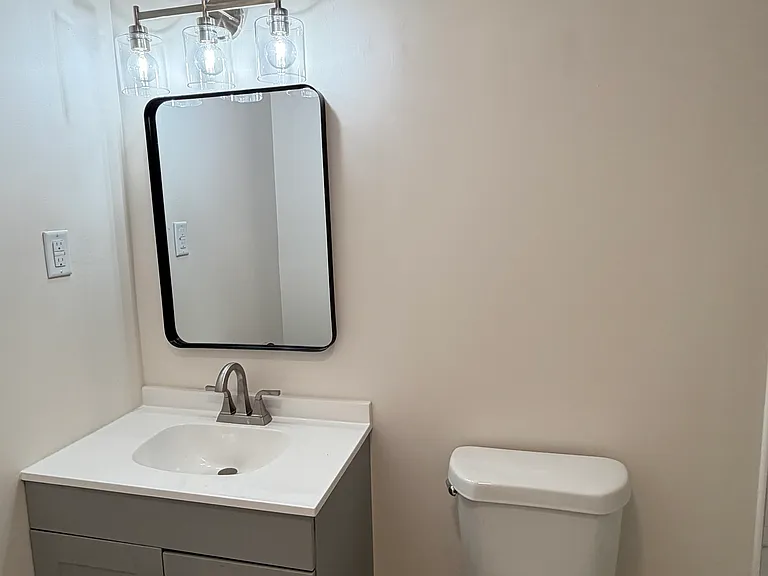 816 Gloria Ave — Photo 3