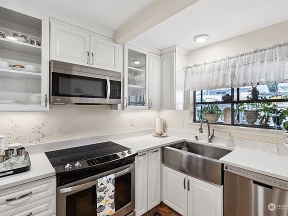 5th image of 5531 Bridgeport Way W #D