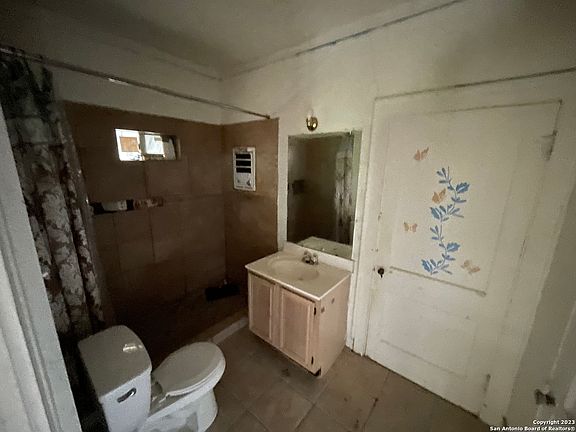 4th image of 220 Clutter Ave