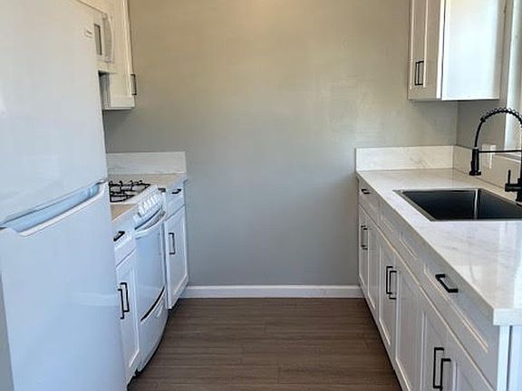 2nd image of 1575-85 Cable St #1575