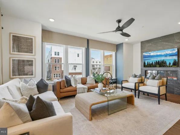 19695 Peach Flower Ter, Ashburn, VA 20147