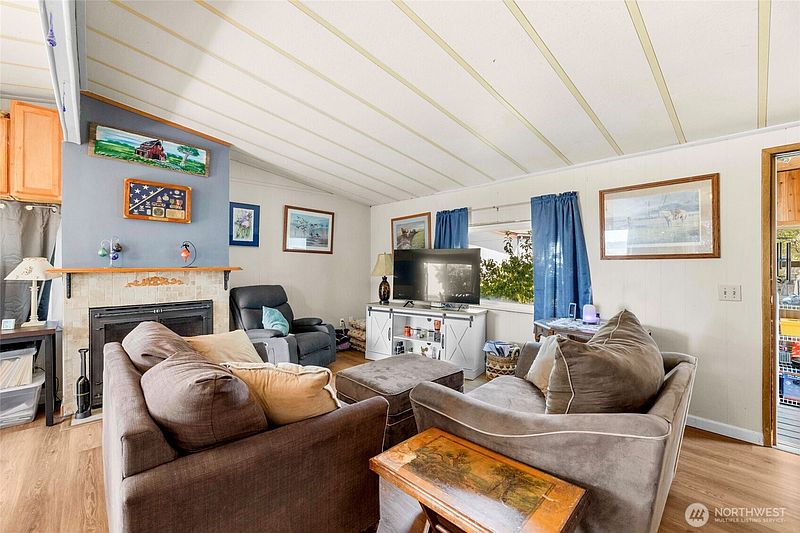 3rd image of 2306 Grant Place