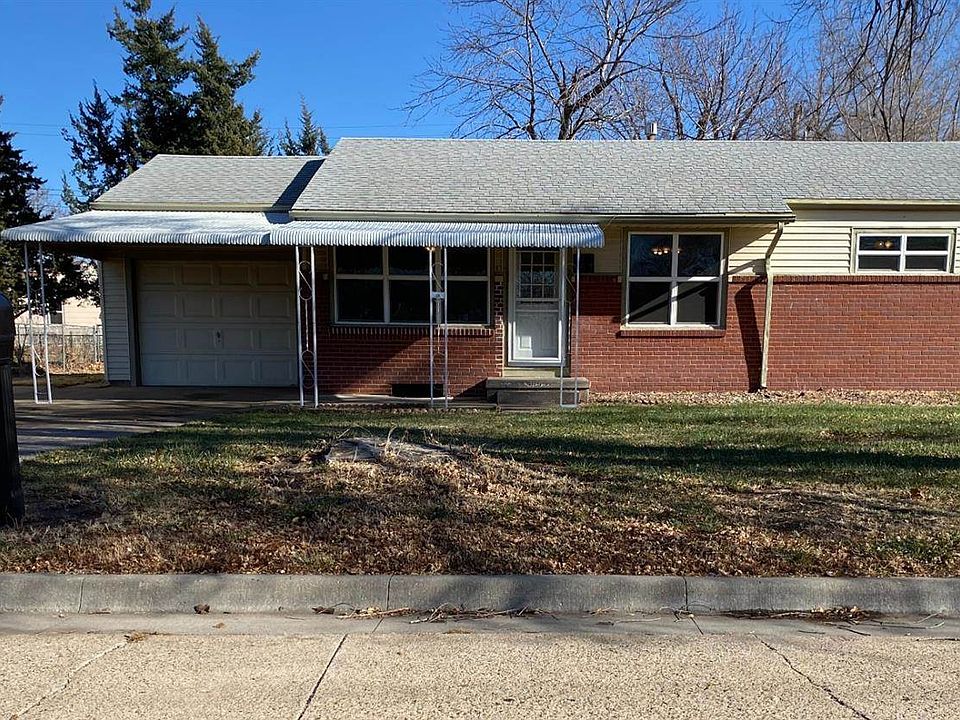 1st image of 753 Windsor Dr