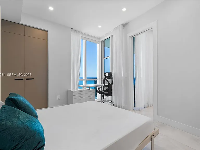 18201 Collins Ave #4606 — Photo 21