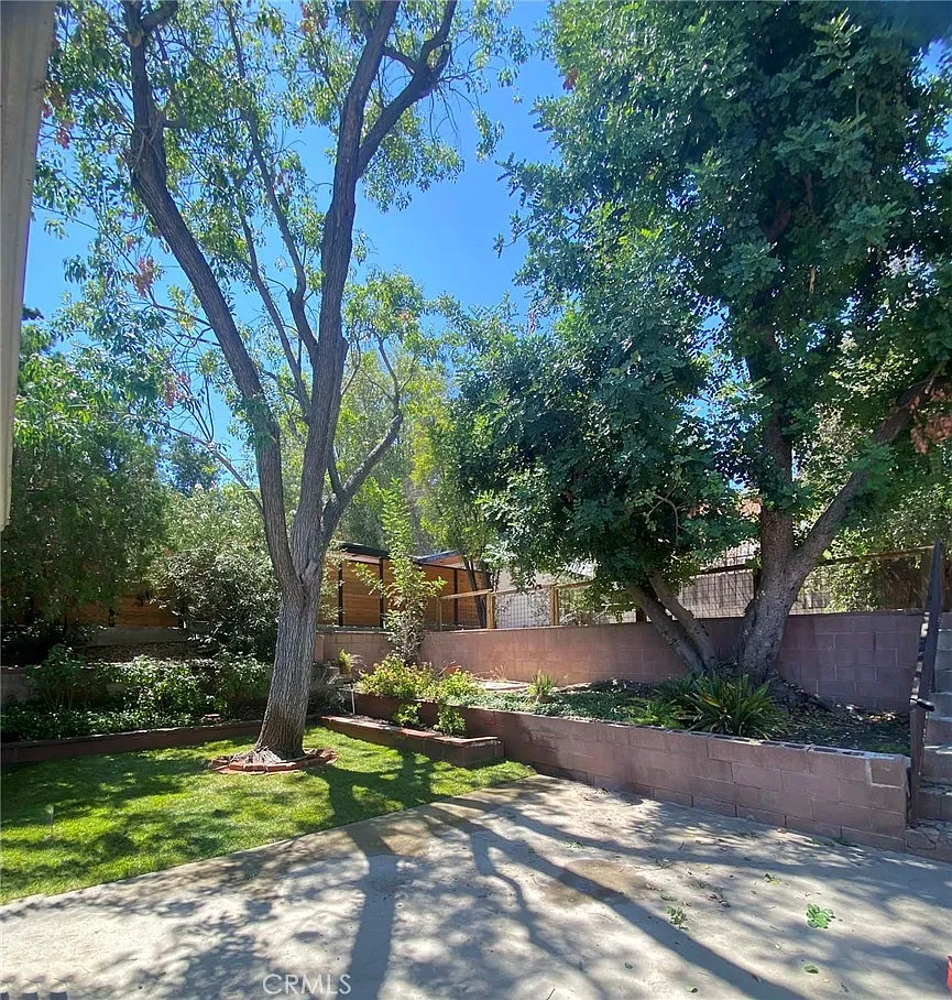 3 bed, 1024 sqft, $3,950 — Photo 2