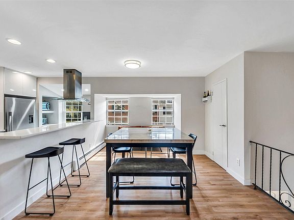 5th image of 811 Towne House Vlg #811
