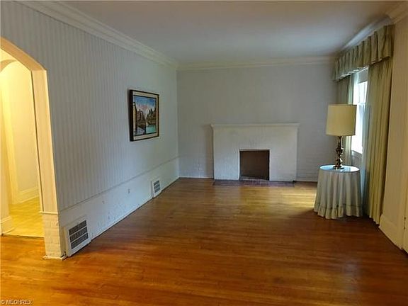 2nd image of 3331 Altamont Ave
