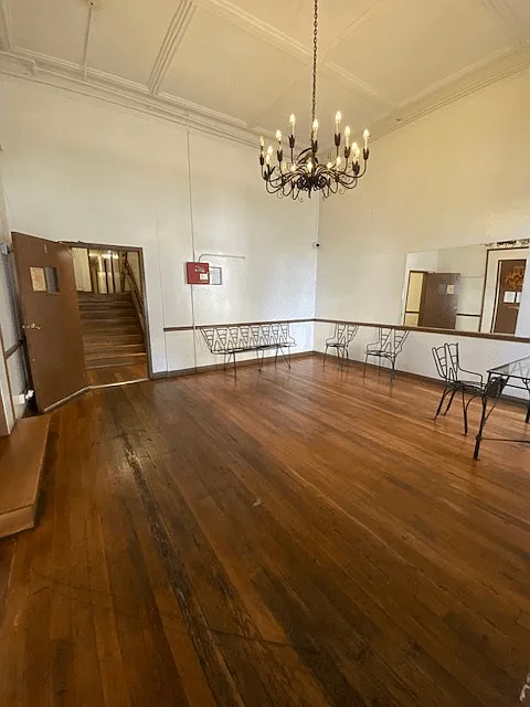 320 S. Manhattan Place — Photo 2