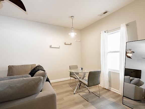 3rd image of 1424 E Hudson St #17702896