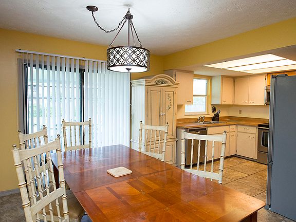 4th image of 1562 SE Ladner St