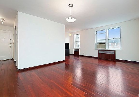 3rd image of 6505 Yellowstone Blvd APT 6F