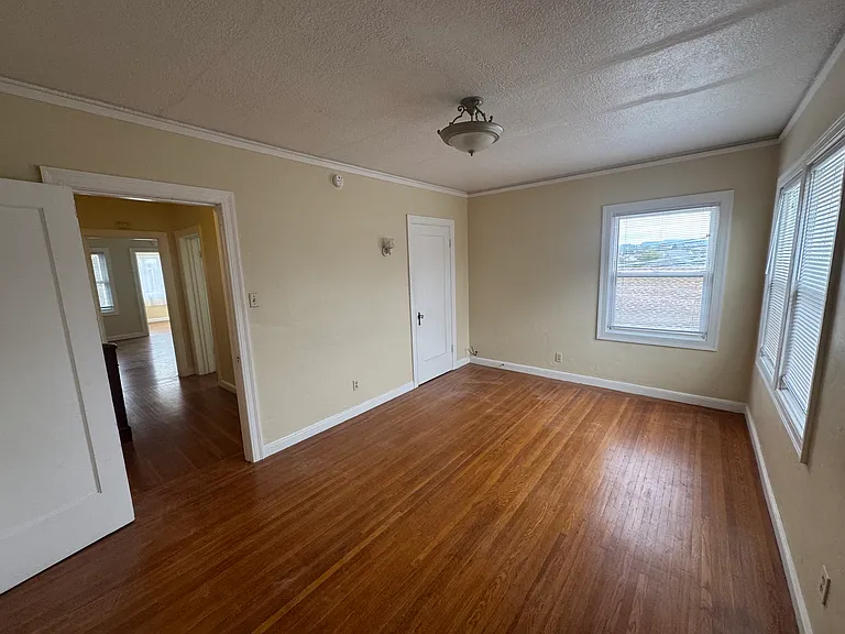 638 Alabama St — Photo 9