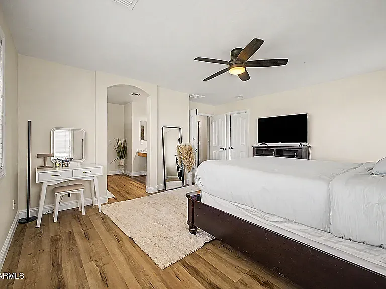 2527 S 89th Dr — Photo 5