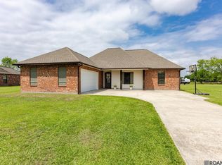 6785 Lone Oak Dr, Bueche, LA 70729