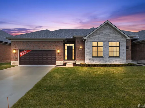 55494 Oak Pointe Dr, Shelby Township, MI 48315
